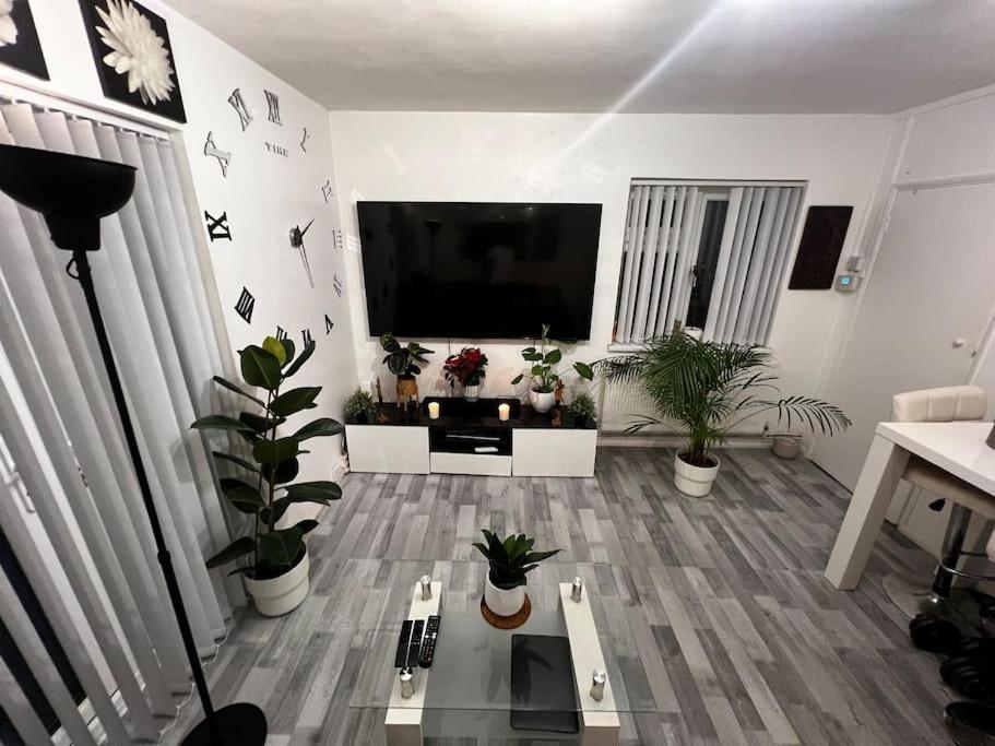 1-Bed Flat With Fast Wi-Fi In Prime Location 15Mins From Central 런던 외부 사진